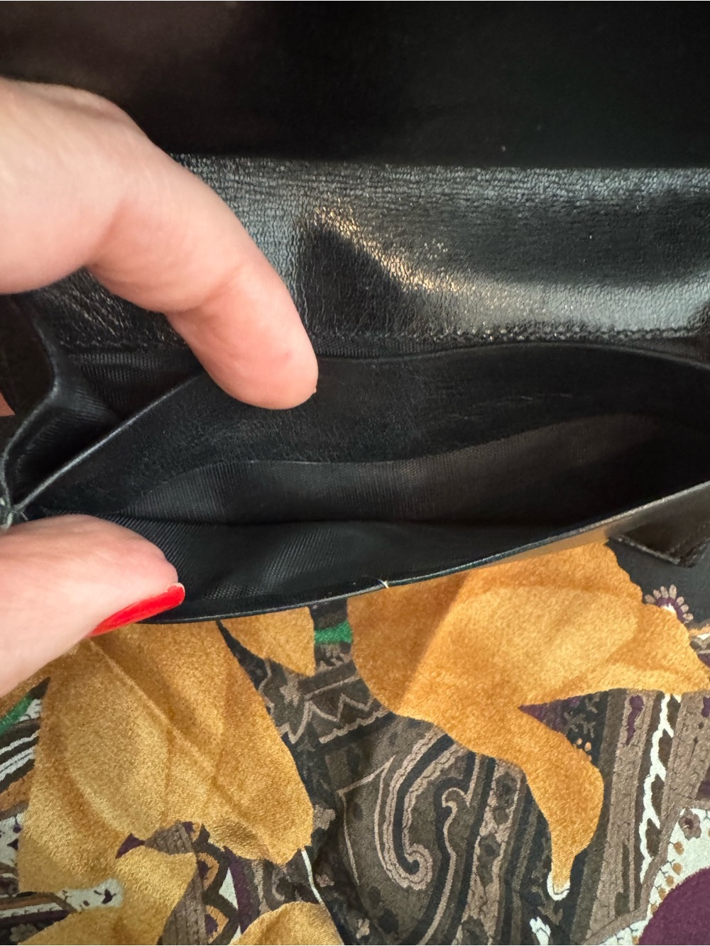 Vintage Gucci Black Leather Wallet with Gold horsebit Hardware - Picture 7 of 14